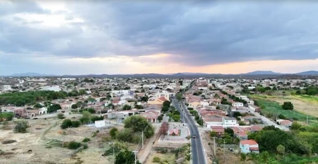 São João do Sabugi recebe água por carros-pipa após colapso no abastecimento