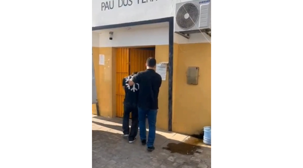 Homem é preso em Pau dos Ferros por divulgar fotos íntimas da ex-namorada **Homem é preso em Pau dos Ferros por divulgar fotos íntimas da ex-namorada**