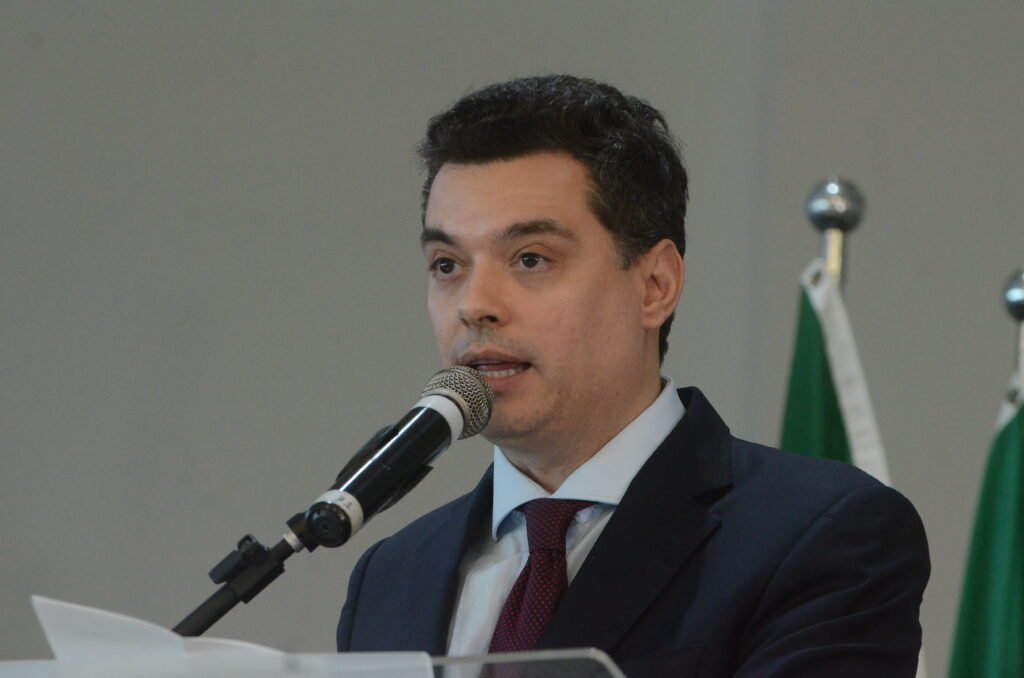 Walter Alves abre mão do governo e RN terá eleição indireta Walter Alves abre mão do governo e RN terá eleição indireta