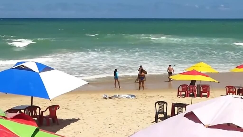 Homem morre após tentar atacar agente da STTU e fugir na praia em Natal Homem morre após tentar atacar agente da STTU e fugir na praia em Natal