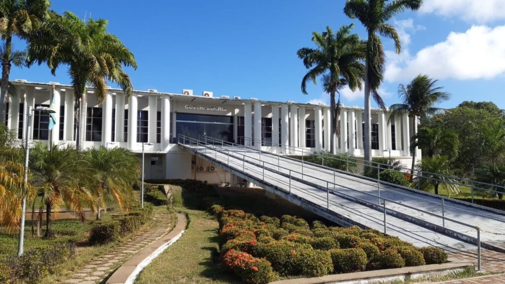 Governo do RN paga 13º salário de servidores restantes nesta segunda (12)