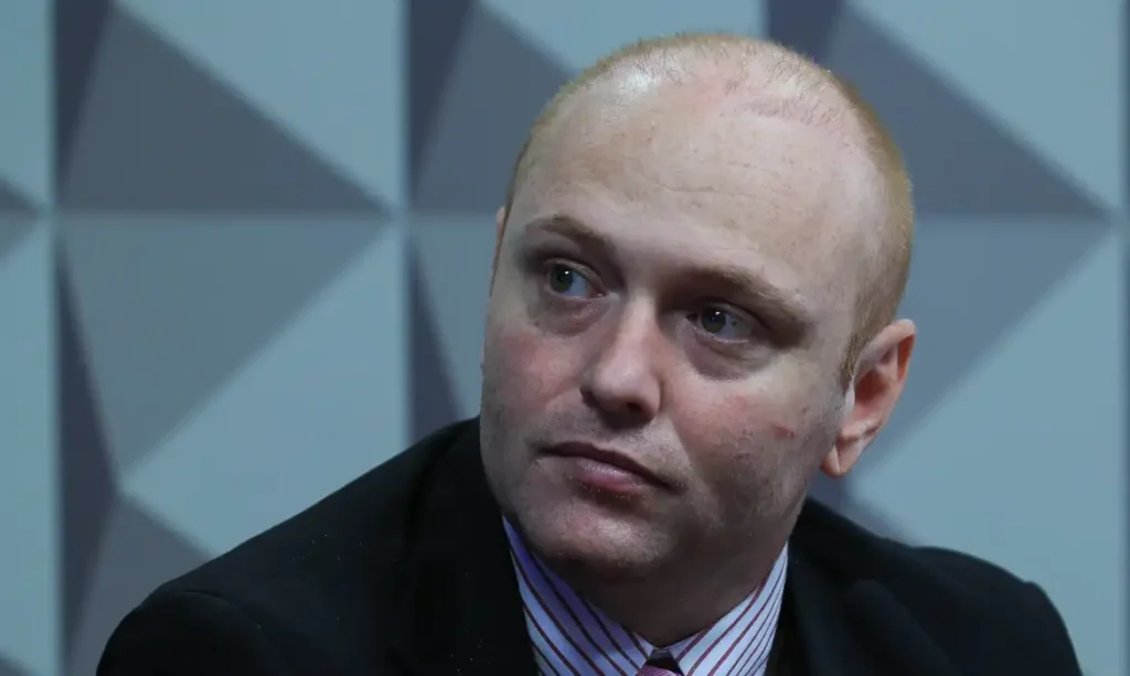 **Moraes autoriza Delgatti a cumprir pena no semiaberto**