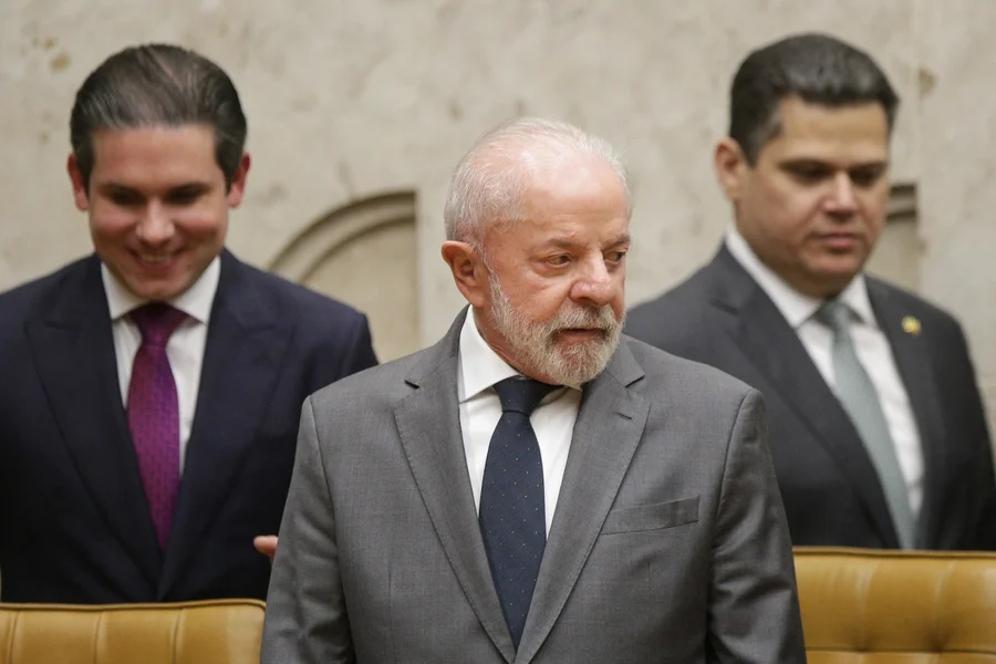 **Lula veta R$ 400 milhões em emendas no Orçamento de 2026** **Lula veta R$ 400 milhões em emendas no Orçamento de 2026**
