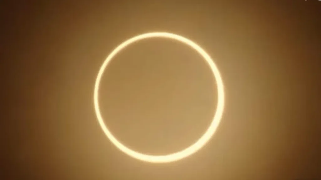 **Eclipse solar de 2026 terá espetáculo do “anel de fogo”** **Eclipse solar de 2026 terá espetáculo do “anel de fogo”**