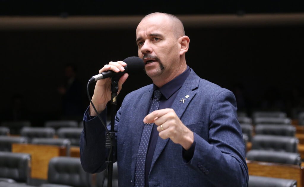 Sargento Gonçalves acusa prisão política de Bolsonaro e defende anistia para 8 de janeiro Sargento Gonçalves acusa prisão política de Bolsonaro e defende anistia para 8 de janeiro