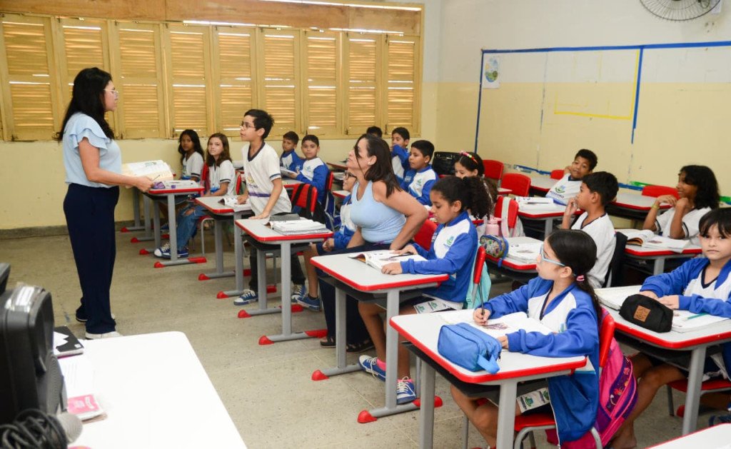 **Mossoró chama 112 aprovados no concurso da Educação** **Mossoró chama 112 aprovados no concurso da Educação**