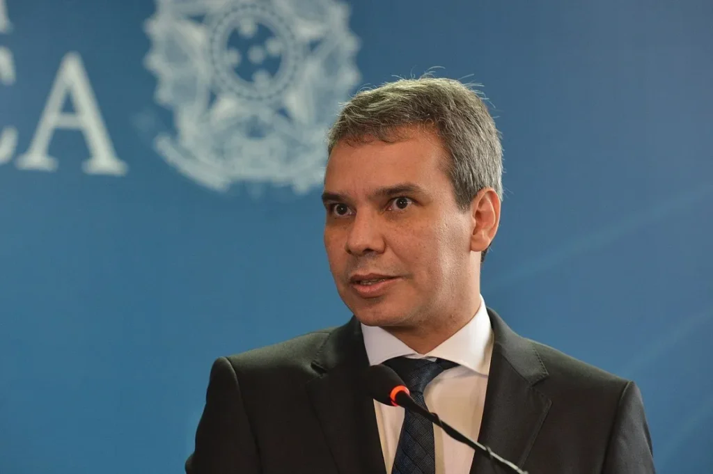 Lula determina combate ao crime organizado como prioridade do governo