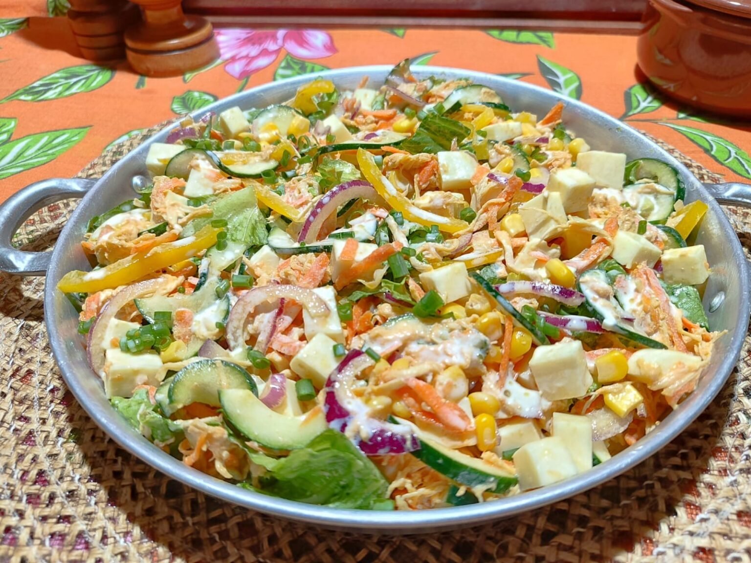 Salada de Frango com Queijo Coalho: Receita Rápida e Proteica