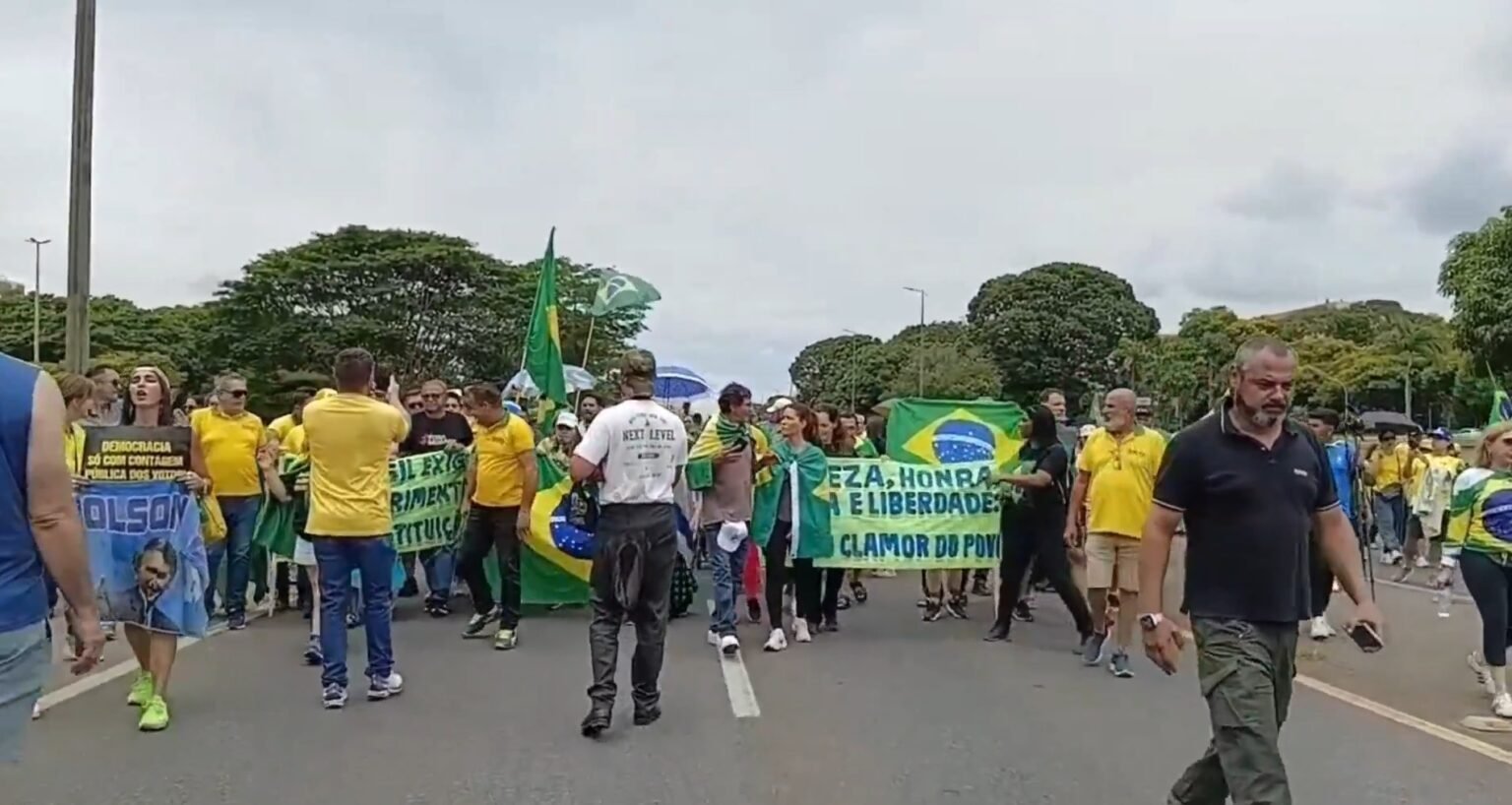 Manifestação no DF pede prisão domiciliar para Bolsonaro