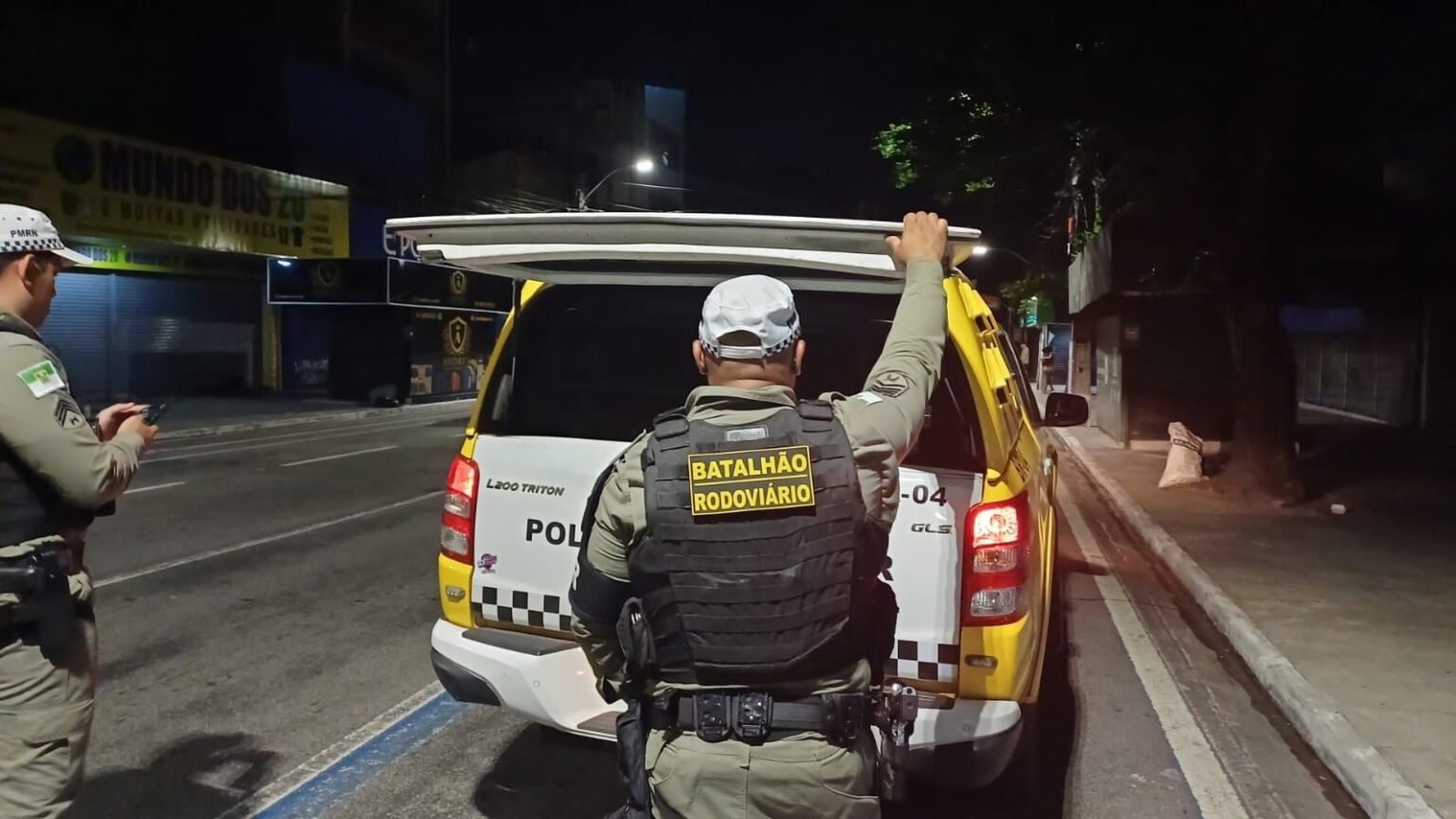 **CPRE prende foragido de São Paulo em abordagem na zona Oeste de Natal** **CPRE prende foragido de São Paulo em abordagem na zona Oeste de Natal**