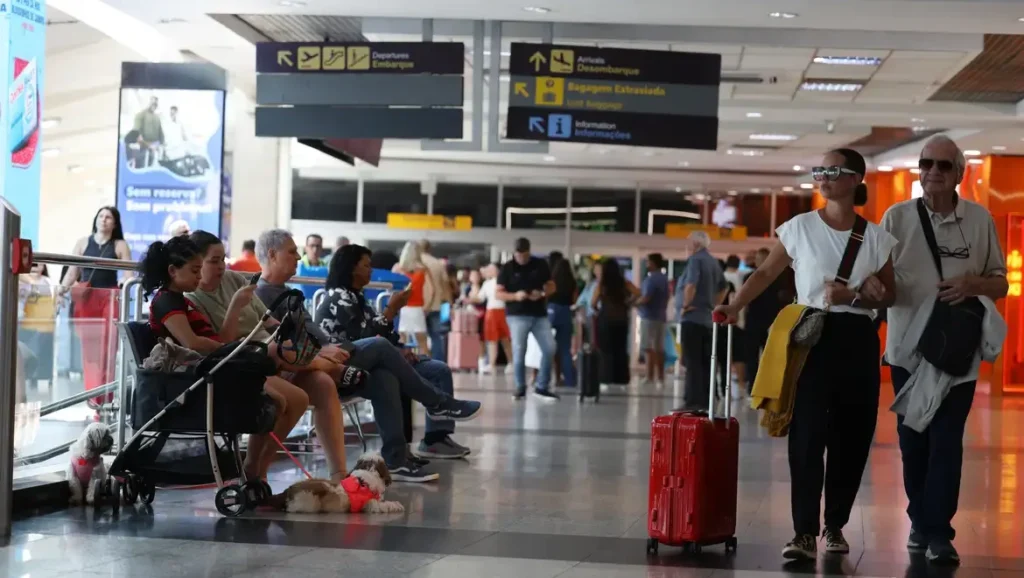 Passageiros em aeroportos brasileiros crescem quase 10% em 2025 Passageiros em aeroportos brasileiros crescem quase 10% em 2025