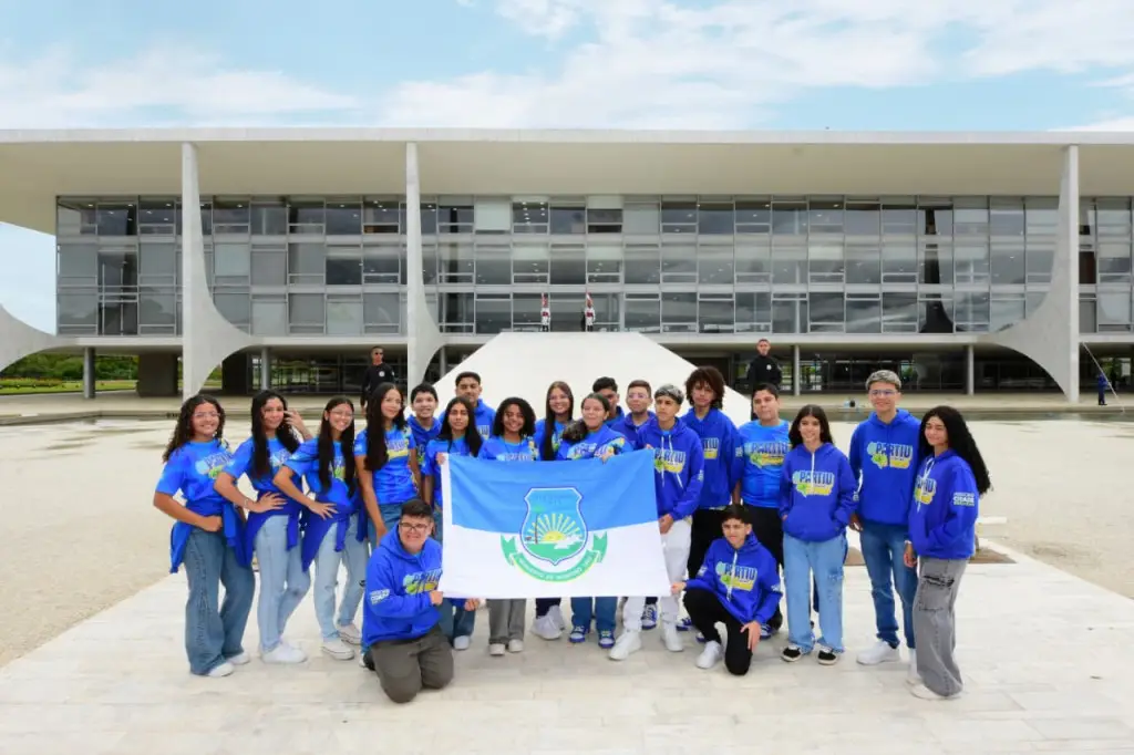 Alunos de Mossoró iniciam intercâmbio cultural em Brasília Alunos de Mossoró iniciam intercâmbio cultural em Brasília