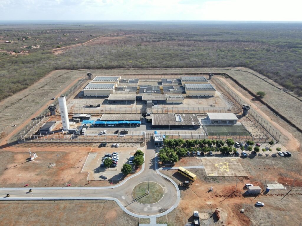 **Muralhas de presídios federais continuam inacabadas dois anos após fuga em Mossoró** **Muralhas de presídios federais continuam inacabadas dois anos após fuga em Mossoró**