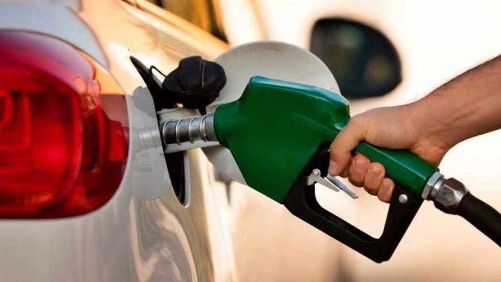 Petrobras corta preço da gasolina para distribuidoras a partir de terça Petrobras corta preço da gasolina para distribuidoras a partir de terça