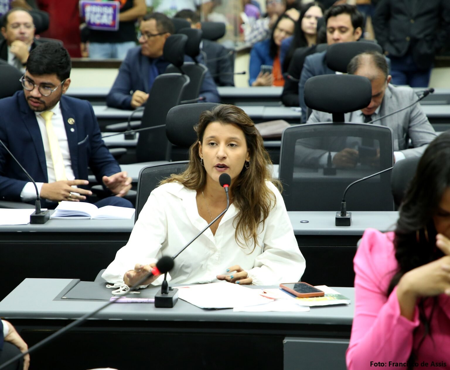 **Câmara de Natal mantém processo contra vereadora Brisa Bracchi**