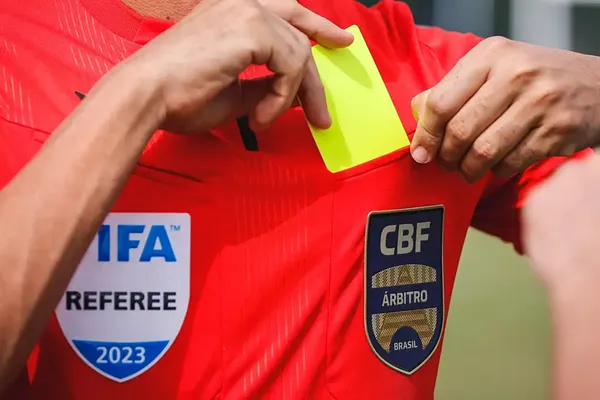CBF define salário fixo e sistema de bonificação para árbitros da Série A CBF define salário fixo e sistema de bonificação para árbitros da Série A