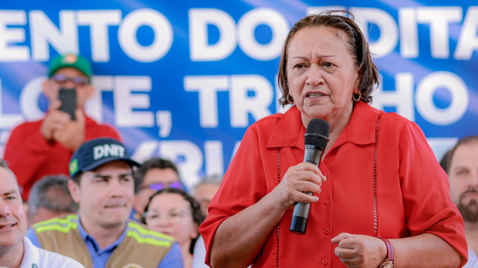 Fátima Bezerra confirma candidatura ao Senado e apoia Cadu para governo do RN