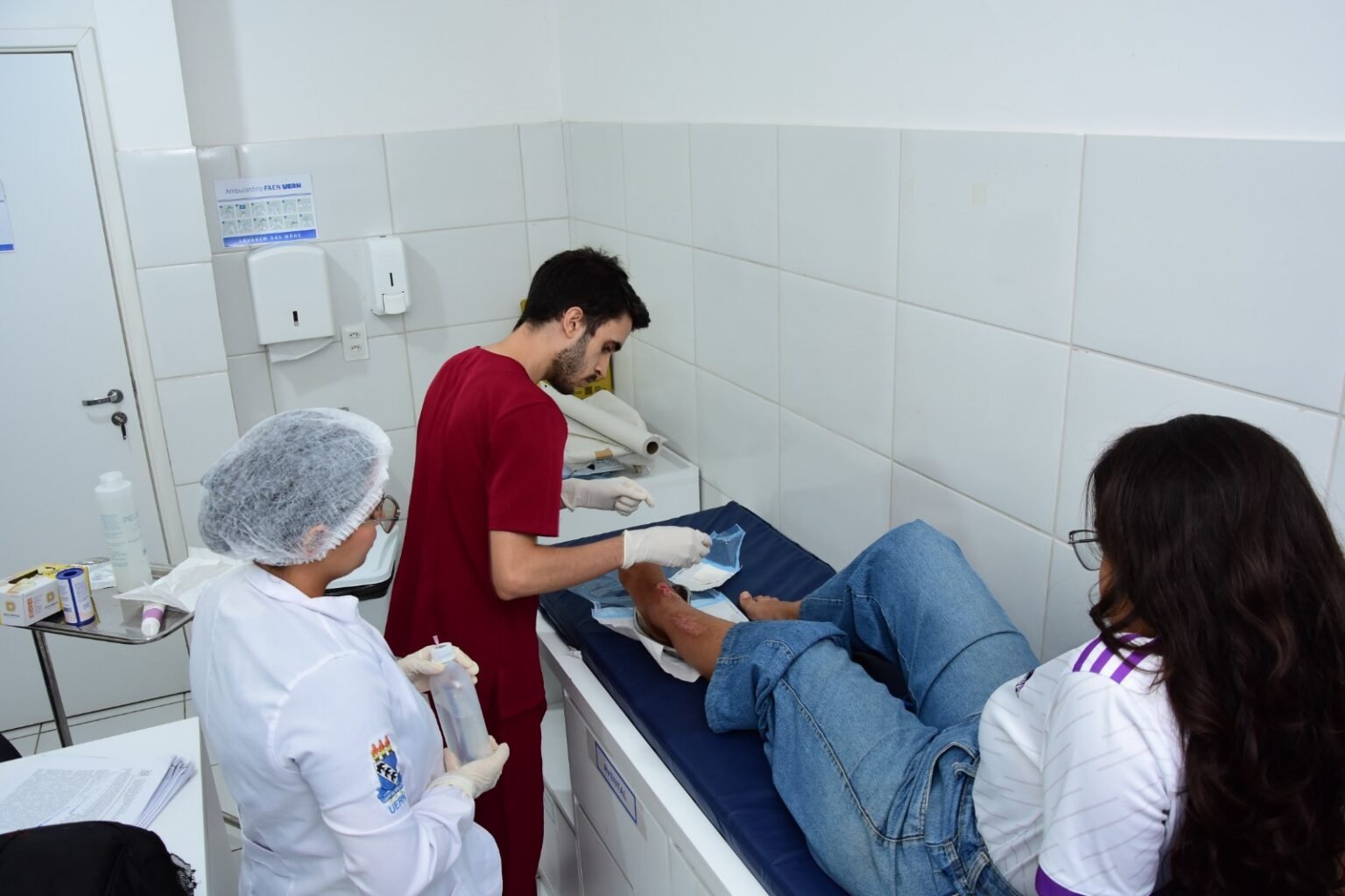 Faen/Uern atende mais de 600 pacientes no Ambulatório de Feridas e abre vagas para 2026