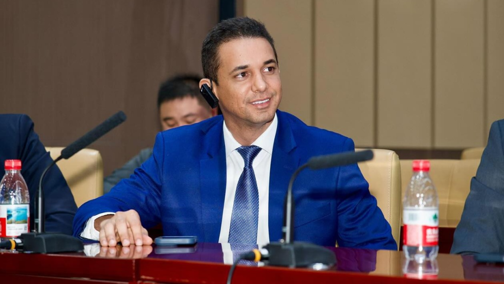 Mossoró antecipa salários e critica atraso no pagamento do Estado