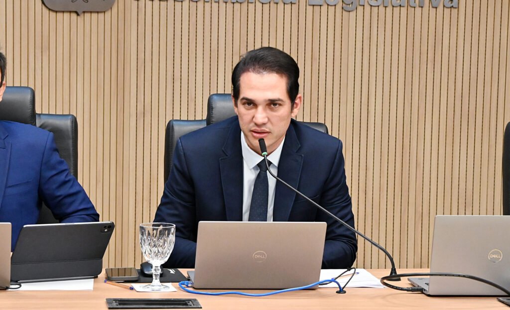 Kleber Rodrigues é internado com quadro estável e suspende compromissos Kleber Rodrigues é internado com quadro estável e suspende compromissos