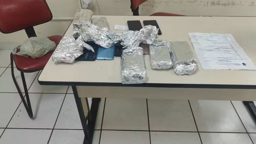 Mulher é presa com 43 celulares furtados na Redinha Mulher é presa com 43 celulares furtados na Redinha