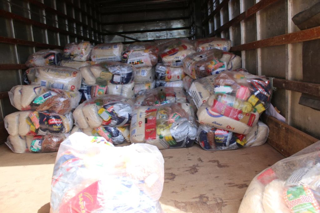 **Mossoró já entregou quase mil cestas básicas para combater a seca** **Mossoró já entregou quase mil cestas básicas para combater a seca**