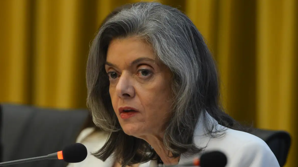 **Cármen Lúcia rejeita gratificação para aposentados do INSS**