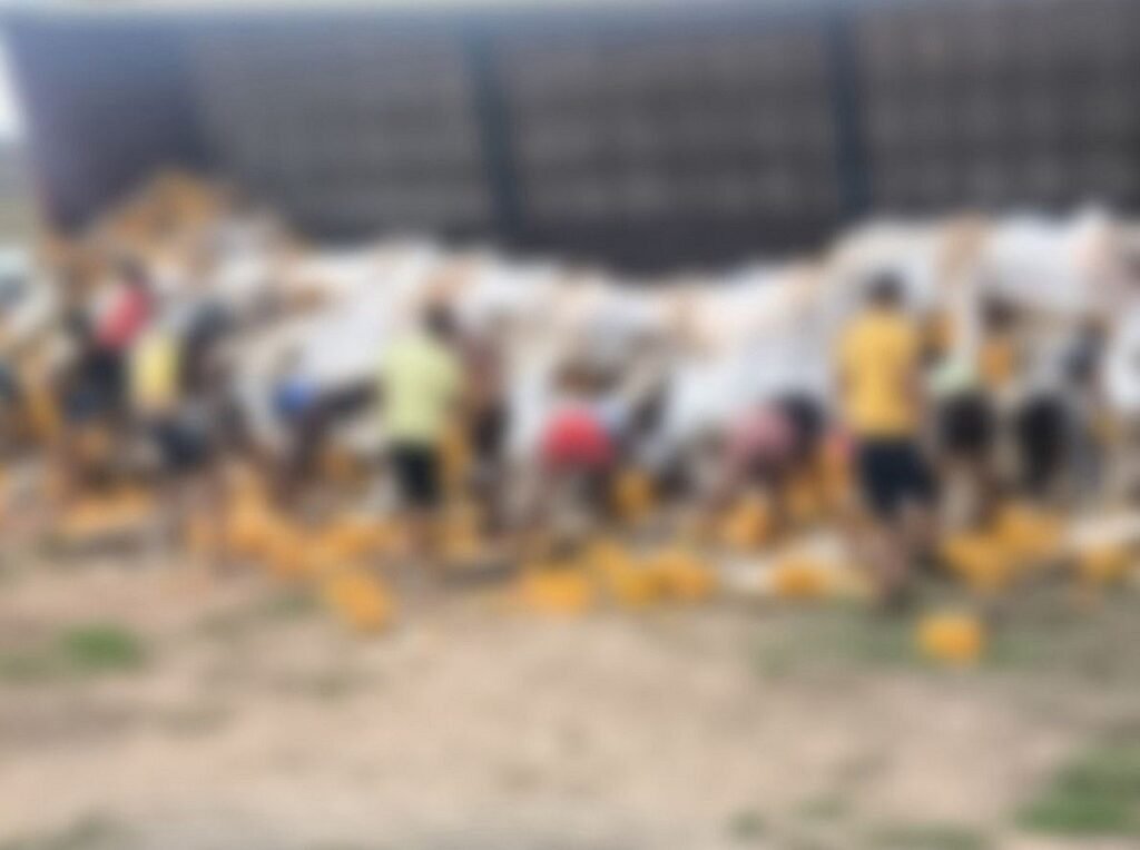 Motorista perde 7 mil cervejas após tombar caminhão no RN