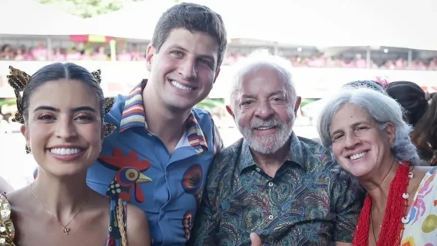 Lula participa do Galo da Madrugada em Recife e segue para Salvador Lula participa do Galo da Madrugada em Recife e segue para Salvador