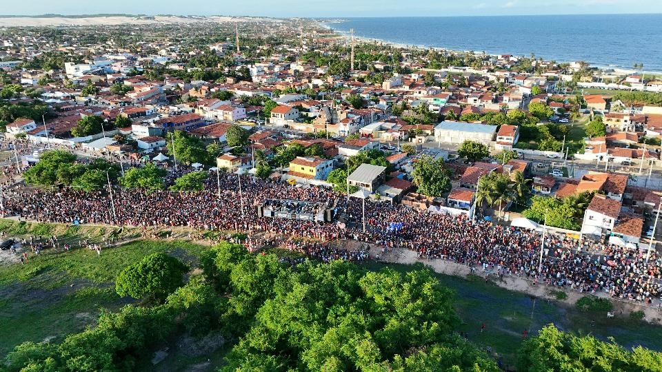 Carnaval reúne 80 mil foliões na Avenida da Alegria, em Natal Carnaval reúne 80 mil foliões na Avenida da Alegria, em Natal