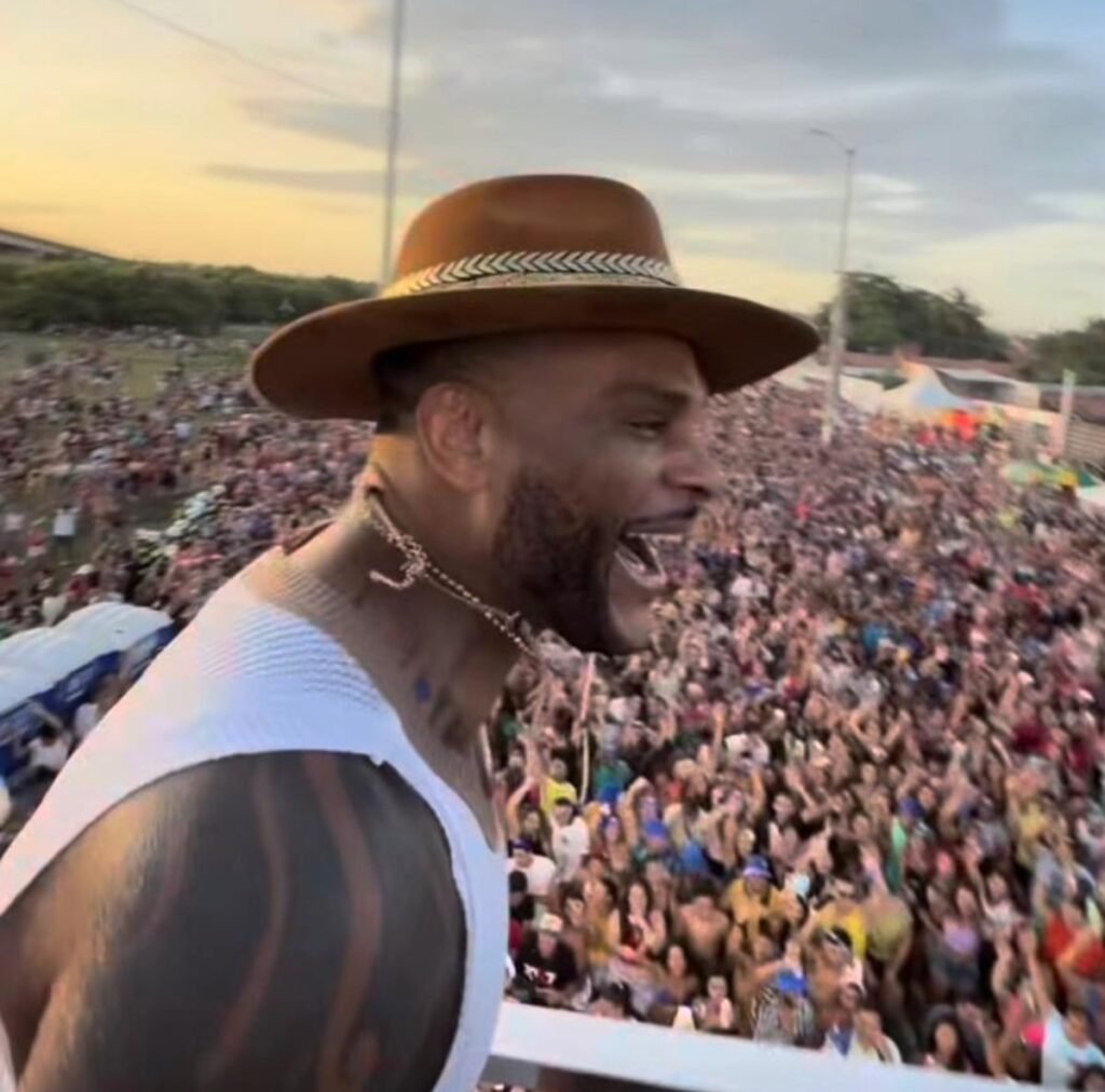 Tony Salles agita 80 mil foliões no Carnaval de Natal com “Panamera”