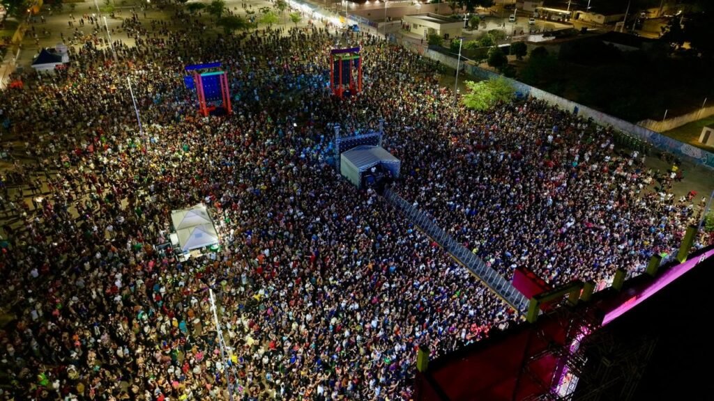 Carnaval de Natal reúne 35 mil no Nélio Dias com Léo Foguete e Olodum