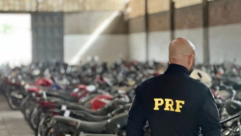 PRF anuncia leilão com 561 veículos retidos no RN PRF anuncia leilão com 561 veículos retidos no RN