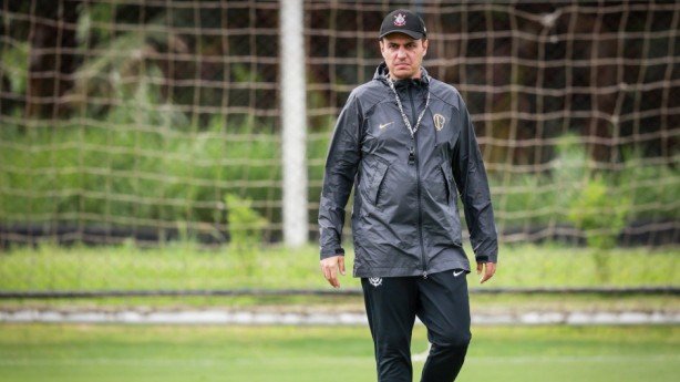 Corinthians demite técnico Lucas Piccinato da equipe feminina