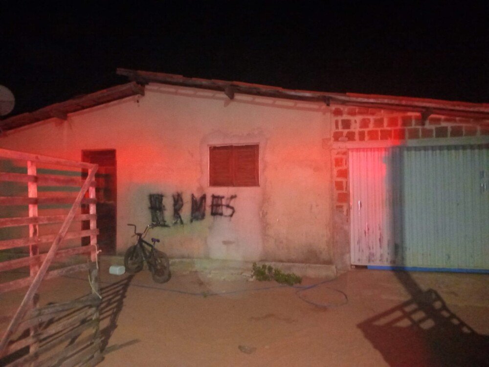 Adolescente é assassinado a tiros dentro de casa em Mossoró