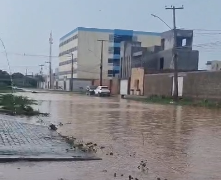 Alagamento complica vida de moradores de rua na Bela Vista