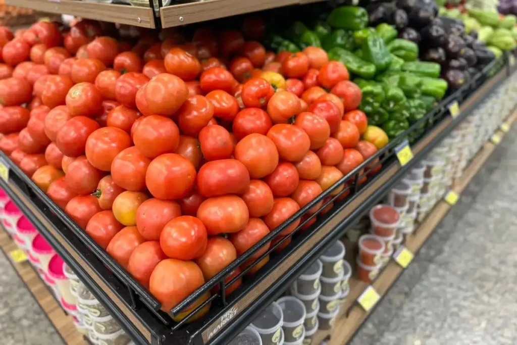 Cesta básica no RN tem alta de 7,2% em fevereiro; tomate é o vilão