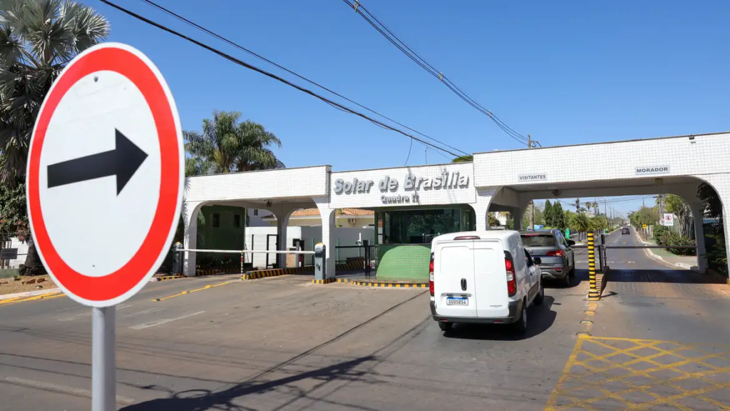 Moraes veta drones próximos à casa de Bolsonaro em prisão domiciliar