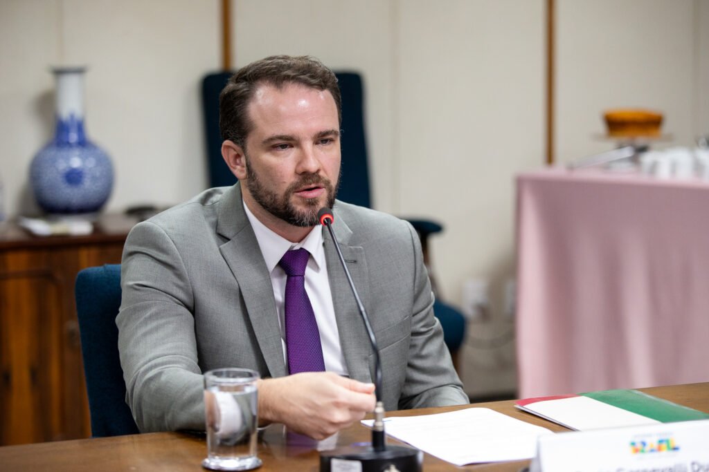 Durigan assume Fazenda com contas pressionadas e desafios fiscais