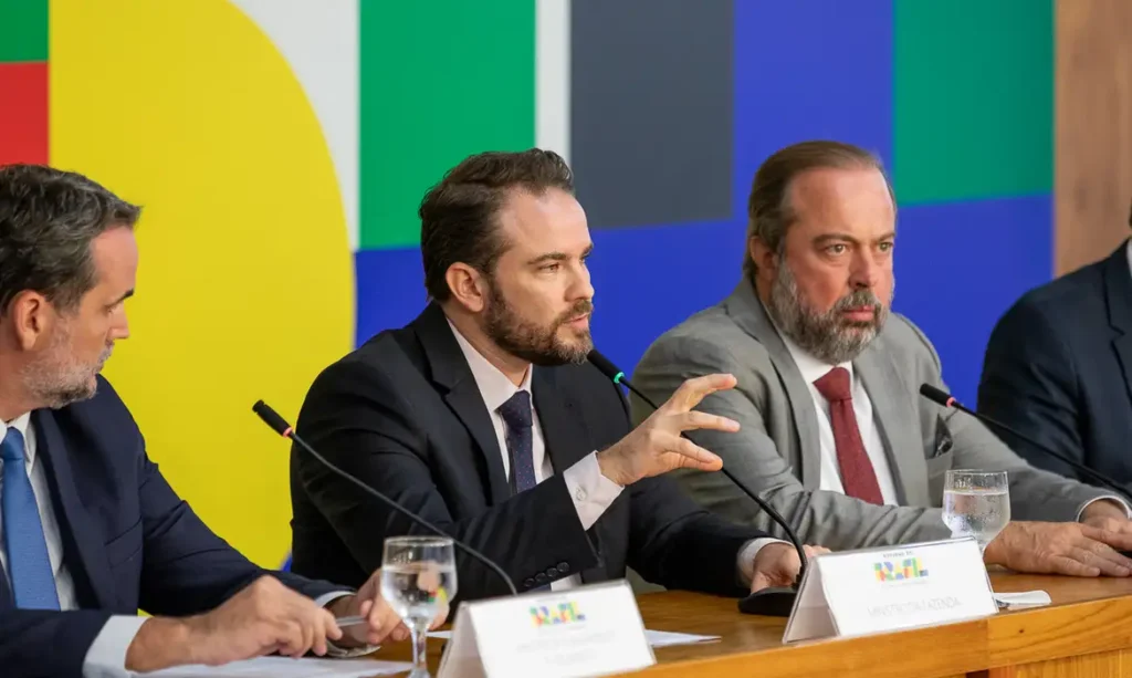 Governo aumenta imposto do cigarro para bancar cortes em combustível aéreo e biodiesel