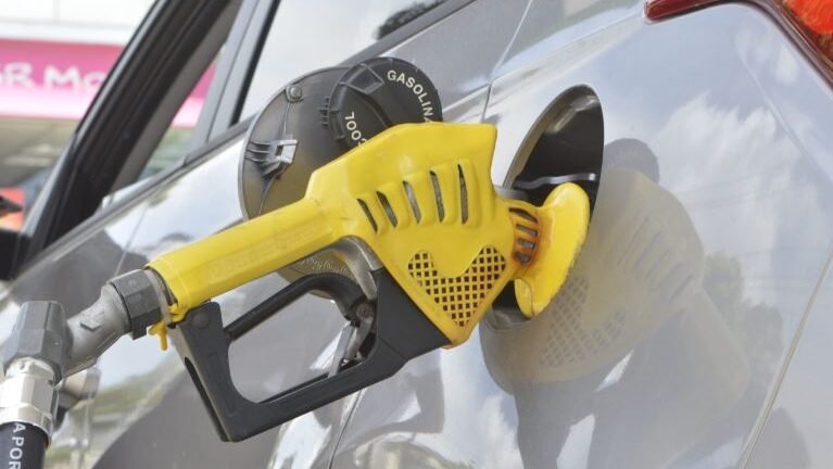 Governo lança pacote para conter alta dos combustíveis