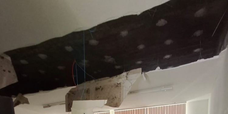 Viga cai e derruba teto de laboratório na Ufersa em Mossoró