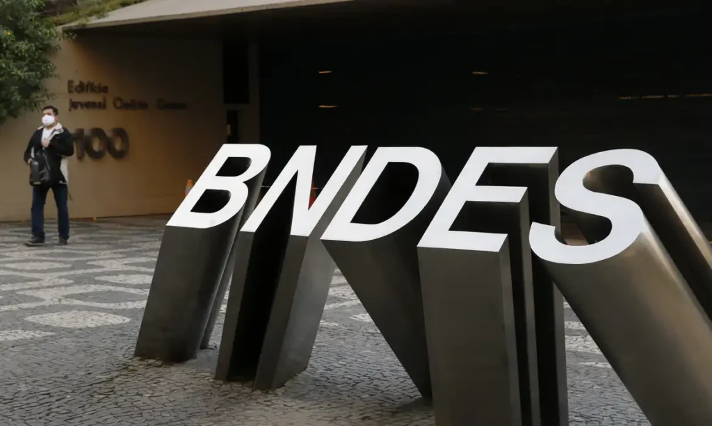 Finep e BNDES lançam fundo de R$ 200 milhões para startups de IA