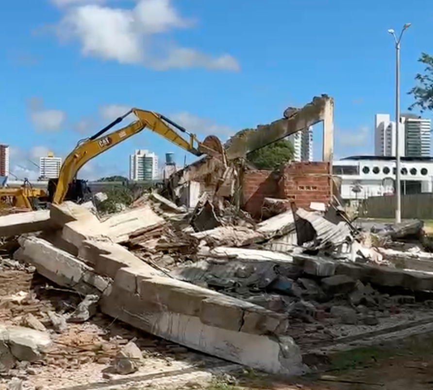 Demolição do Nogueirão começa em Mossoró