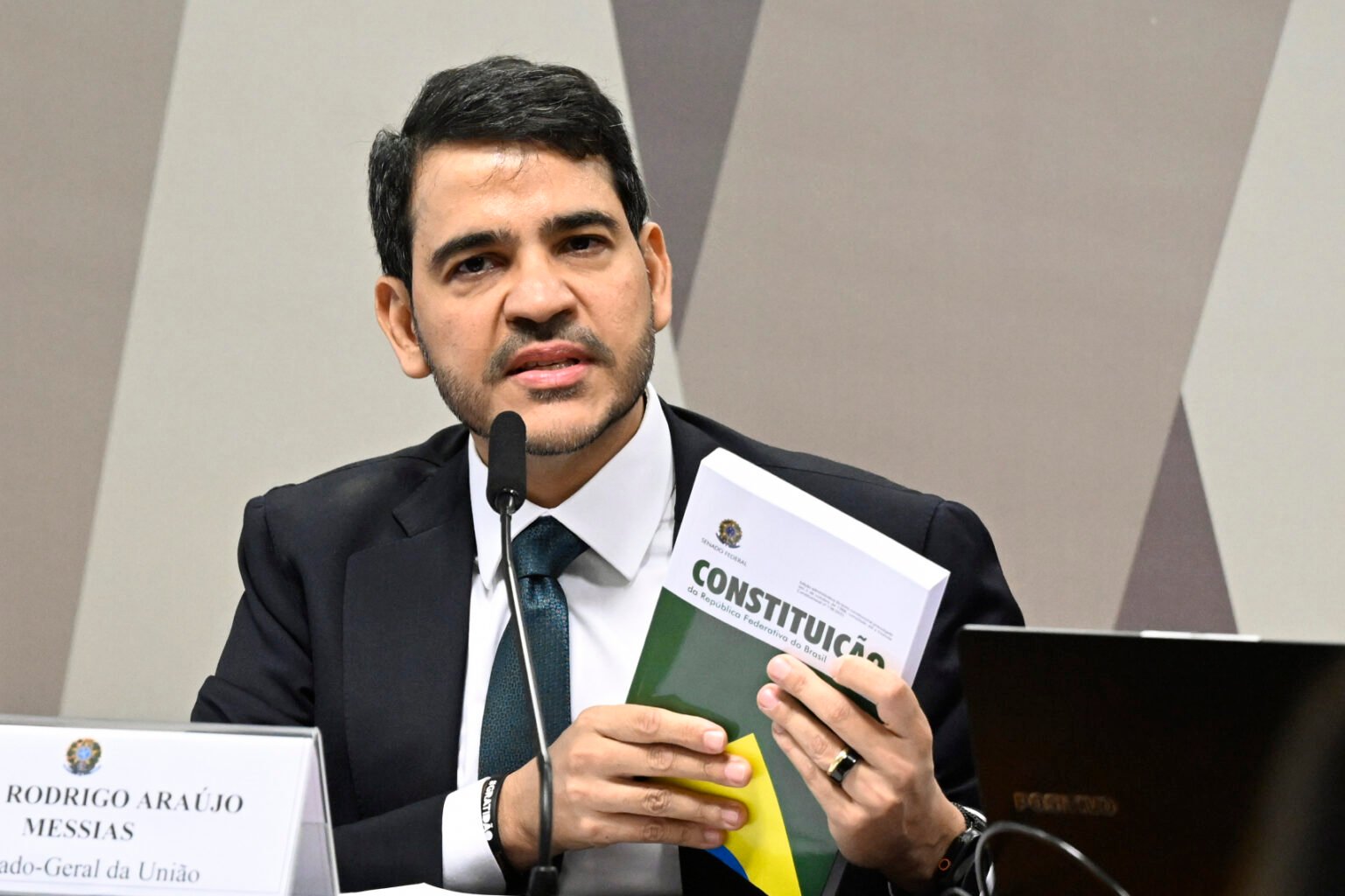 Senado rejeita indicação de Jorge Messias para o STF