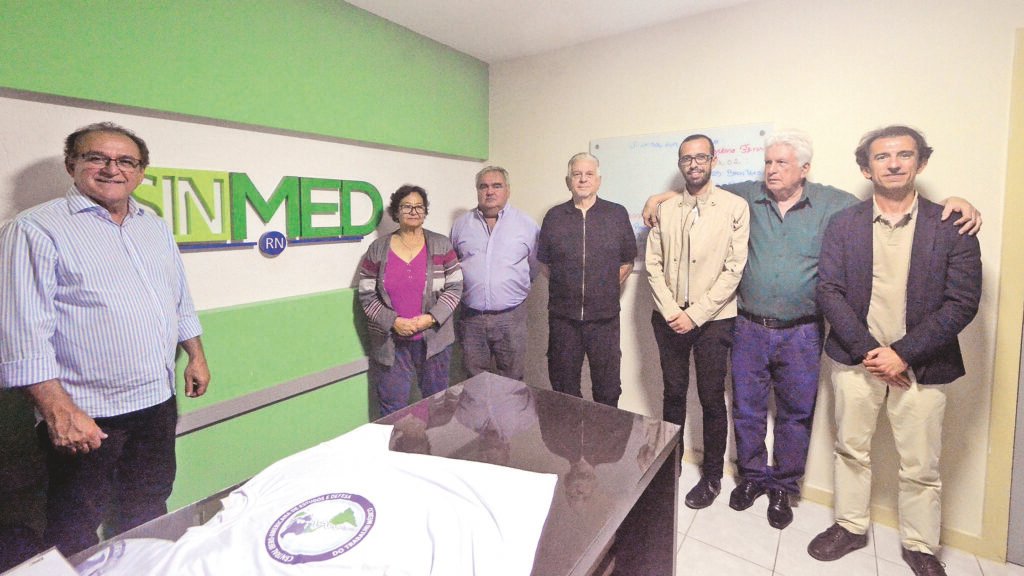 Médicos de oito países se reúnem em Natal para discutir crise na profissão
