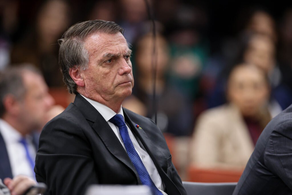 Bolsonaro passa por cirurgia no ombro em hospital de Brasília
