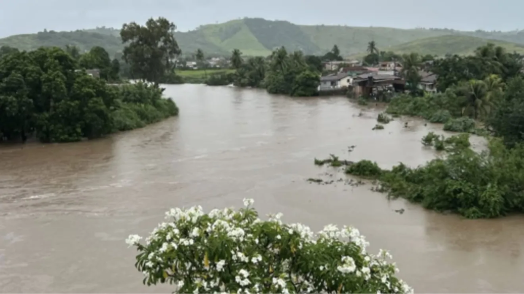 Chuvas em Pernambuco causam 5 mortes e deixam mais de 2 mil sem casa