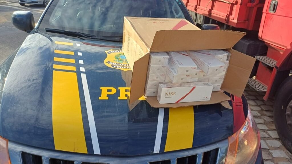 Motorista é preso com carga de 100 mil maços de cigarros em Apodi (RN)
