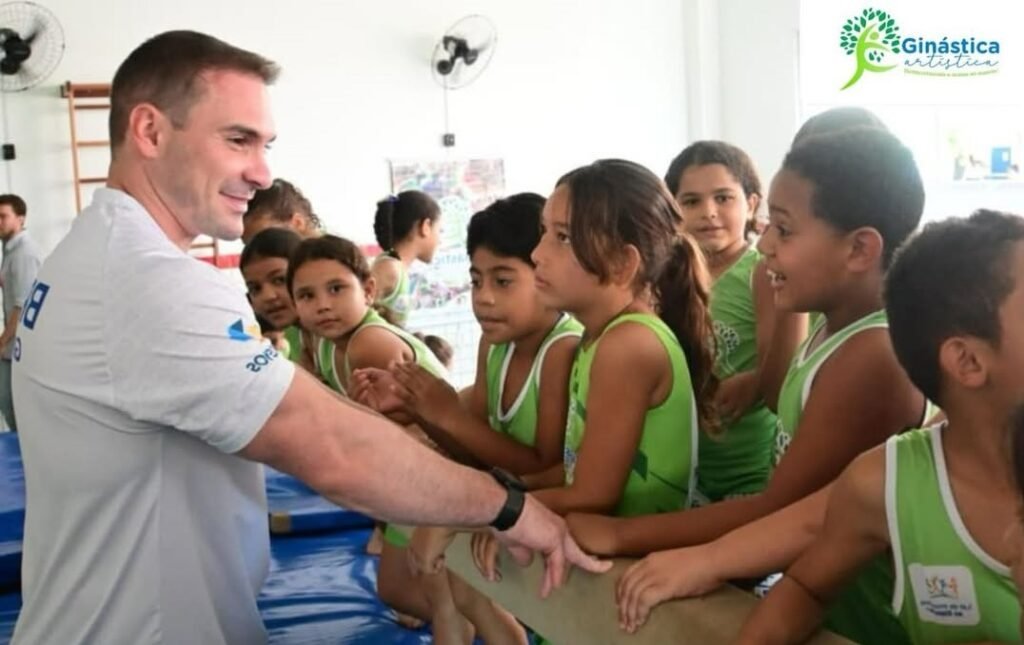Arthur Zanetti visita projeto de ginástica em Assú